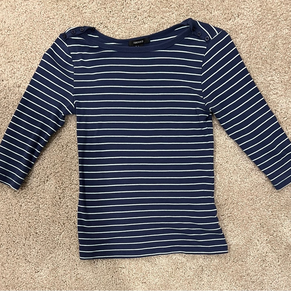 Quarter length-sleeve shirt